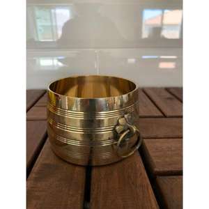 Bol de service en métal doré d'une seule pièce avec design antique de grande capacité, technique sculptée, excellent rapport qualité/prix emballé dans un carton - Product Image 1