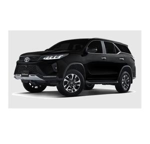 Pour Toyota Fortuner SUV Excellent état pour un usage quotidien Pneus automatiques AWD R19 Sièges en cuir Intérieur sombre Diesel fiable - Product Image 1