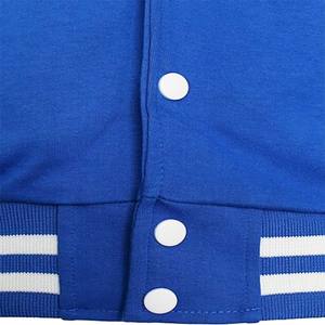 Veste universitaire bleue et blanche Conception personnalisée Doublure matelassée en coton/polyester Fermeture à boutons pression Col côtelé, poignets et ourlet - Product Image 6