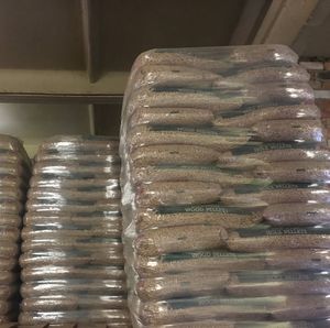 Stock de briquettes de granulés de bois de 6mm directement du modèle de poudre du fabricant dans l'emballage en sac. - Product Image 5