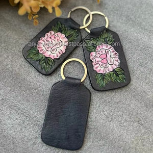 Fabriqué en usine sur mesure avec votre propre porte-clés en cuir usiné à la main en forme de bouteille porte-clés de voiture porte-clés en cuir de vachette véritable en gros - Product Image 5