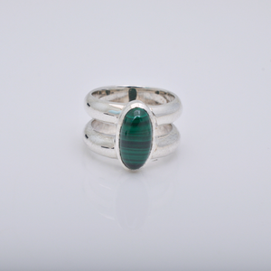 Bagues en malachite en argent sterling 925 pour femmes Bijoux de mode avec lunette sertie de pierres précieuses pour les fêtes Bijoux en argent 925 en vrac - Product Image 1