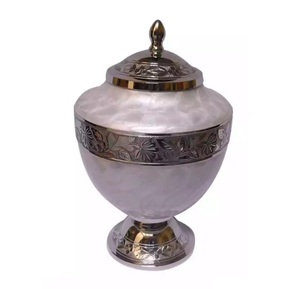 โกศบรรจุอัฐิผู้ใหญ่สุดหรู งานฝีมือประณีต ผิวทองเหลืองเคลือบทองแดง พรีเมียม พร้อมลวดลายสลัก รับผลิตตามแบบ (OEM) ขายส่งสำหรับงานศพ - Product Image 3