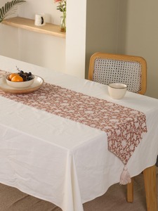 Chemin de table double couche en toile slub premium imprimée au bloc, motif floral, avec pompons, style damassé tissé, blanc floral pour salle à manger - Product Image 5