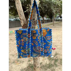 Bolsa de Mano Grande Reversible Acolchada de Terciopelo y Algodón, Estilo Boho, Ecológica, Resistente, para Compras, Playa y Fines de Semana, Color Ocre - Product Image 1