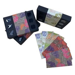 Empaque de Cartón Reciclable Negro Mate para Bombones de Chocolate para Pequeñas Empresas con Fundas de Papel Impresas en CMYK - Product Image 5