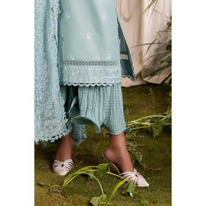 ชุดสูทผ้าลอนปักลาย 3 ชิ้นสำหรับผู้หญิง พร้อมผ้าคลุมไหล่ชีฟองปักลาย รุ่น PM-62006 - Product Image 3