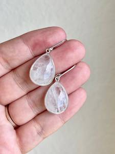 Boucles d'oreilles pendantes en pierre de lune arc-en-ciel lisse, forme goutte, 20 mm, fermoir à levier, argent sterling 925, pierre de naissance de juin, élégance - Product Image 2