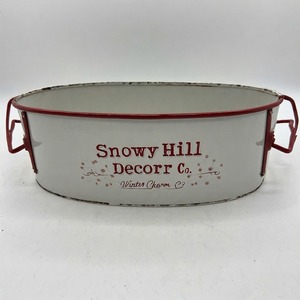 Plantador navideño Tinsel Trail construido para uso en jardín con detalles artesanales de metal perfecto para plantas y verduras de temporada - Product Image 2