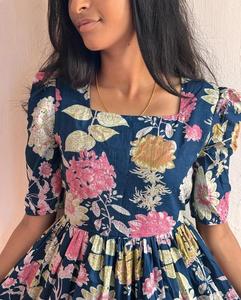 Wanderlust Vibe Long Étnico Bohemio Maxi Vestido Floral Escalonado A-Line con mangas abullonadas suaves para el verano Everyday Glam - Product Image 3