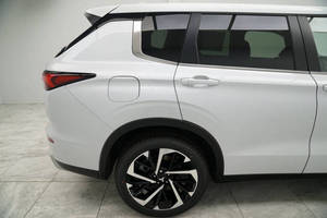 Mitsubishi Outlander SE AWD 4dr SUV 2024 Seminuevo - Listo para Enviar - Product Image 2