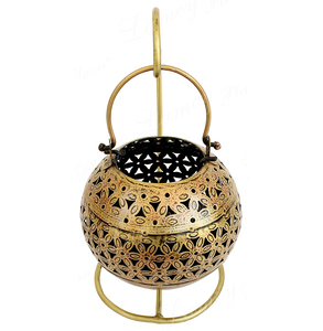 Quemador de incienso de diseño de nuevo estilo de latón completo de metal exclusivo con tapa de tamaño mediano dorado acabado en quemador colgante diseño en relieve - Product Image 6