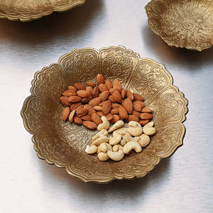 Bols floraux en laiton étonnants dans les articles ménagers décoratifs pour la table du fabricant indien au meilleur prix - Product Image 5