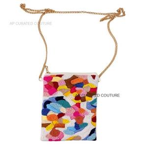 Elégant sac mobile bohème perlé à la main pour femmes inspiré des vagues de l'océan pour les vacances à la plage de fabrication indienne - Product Image 3