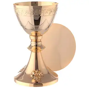 新设计的高品质黄铜镀金圣杯和帕滕，配有家庭和教堂的葡萄树枝