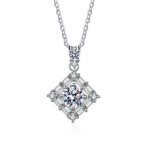 Collar de Lujo con Personalidad en Plata de Ley S925 con Moissanita de Perla Negra, Piedra Central de 1 Quilate, Corte Brillante, Lados en Baguette - Product Image 1