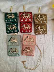 Pochette à bijoux mobile brodée d'éléphants avec chaîne à clip, cadeaux pour demoiselles d'honneur, anniversaires, faveurs de mariage, cérémonie de jaggo, cadeaux de sangeet - Product Image 5