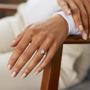 Bague de fiançailles en or blanc 14 carats avec diamant de laboratoire IGI Lab Bijoux en diamant F Couleur VS1 Clarté pour la fabrication de bijoux - Product Image 1