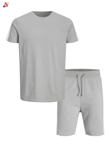 Conjunto de chándal de verano de dos piezas de alta calidad, camisetas ligeras con estampado de calle, pantalones cortos, colores contrastantes, diseño de manga corta a la moda - Product Image 2