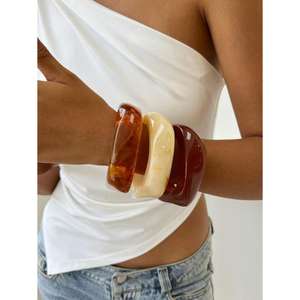 ชุดกำไลเรซิ่นหลากสี ดีไซน์โดดเด่น สำหรับสาวๆ สไตล์ลำลองและงานปาร์ตี้ มีจำหน่ายแล้ว - Product Image 3