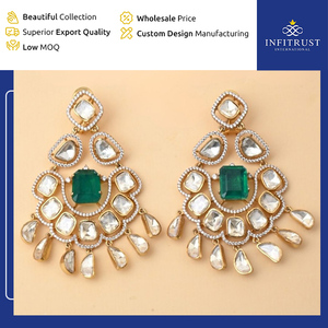 Pendientes de regalo de compromiso para mujer con tachuelas de piedra de moissanita verde y blanca hechos a mano de plata oxidada 925 a buen precio - Product Image 2