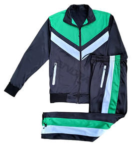 Conjunto deportivo moderno para hombre con sudadera con capucha y pantalones cargo, diseñado para brindar comodidad, estilo y para uso diario activo, con tejido de algodón suave. - Product Image 6