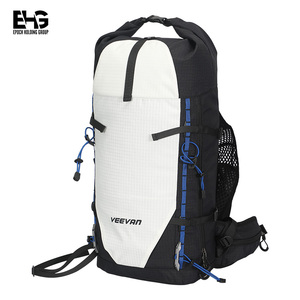 Mochila Ligera para Esquí, Senderismo y Viajes <span class=keywords><strong>de</strong></span> Invierno con Compartimento para Botas, Modelo Scene - Product Image 2