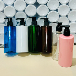 Botella de plástico PET con logotipo personalizado de alta calidad con bomba de loción Fabricante de Vietnam Embalaje para el cuidado de la piel-para champú Body Wash - Product Image 3