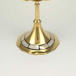 Candelabro de Latón Pulido, Soporte Hecho a Mano con Diseño Personalizado para Decoración del Hogar, Acabado Ideal para Templos Domésticos - Product Image 5