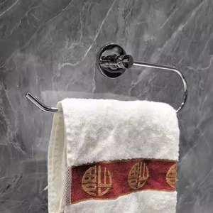 Anneau de serviette mural en acier inoxydable pour salle de bain, parfait pour les espaces intérieurs compacts, rangés et propres - Product Image 2