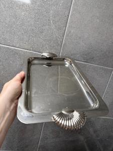 Bandeja de Servicio Cuadrada de Metal con Acabado Plateado y Asas de Concha, Ideal para Servir Bocadillos, Bebidas, en Cafeterías y para Servicio de Invitados - Product Image 4