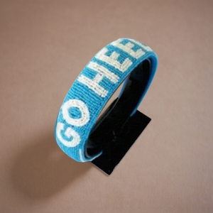 Diadema Deportiva Acolchada y Cómoda con Cuentas, Hecha a Mano, con la Frase 'GO HEELS', Diadema con Cuentas Bordadas, Accesorios para Fanáticos en India - Product Image 3