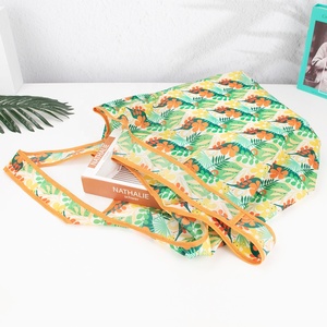 Sac de courses pliable avec poignée en fibre de polyester, taille et motif personnalisables, origine Vietnam, pour les magasins et les supermarchés - Product Image 3