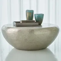 Table basse Goa en laiton antique Global Views, design moderne et glamour
