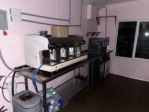 Remorque de concession fermée à double essieu avec machine à expresso WEGA et climatisation - Product Image 4