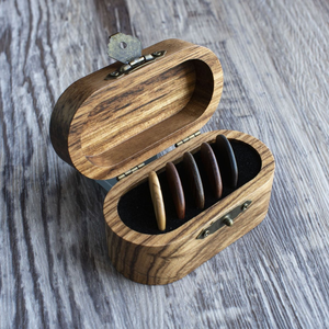 Boîte à médiators en bois personnalisable, organisateur de rangement fait à la main pour accessoires de guitare, cadeaux de groupe et amateurs de musique - Product Image 4