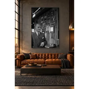 Fida Atatrk devant un mur photo en bois, impression sur toile - Product Image 4
