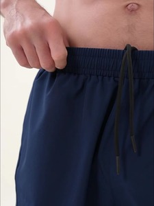 กางเกงวิ่งขาสั้นผู้ชาย แห้งเร็ว น้ำหนักเบา ระบายอากาศได้ดี เอวยางยืด สำหรับออกกำลังกาย ฟิตเนส เทรนนิ่ง เล่นกีฬา ลำลอง ใส่ในยิม มีกระเป๋าซิป - Product Image 4