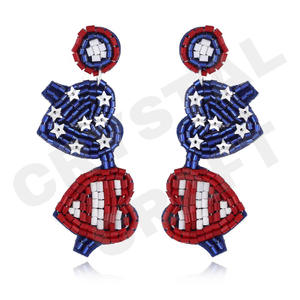 Boucles d'oreilles perlées drapeau américain vintage pour femme Patriotique Orange Blanc Bleu pour les mariages ou le jour du Souvenir - Product Image 1