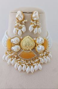 Conjunto de collar de Gargantilla real de alta calidad, efecto fundido de flor de perla con patrón dorado enmarcado en cadena de bambú de latón para fiestas - Product Image 6