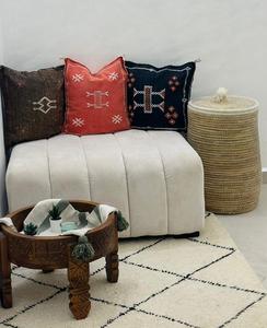 Mesa Redonda Tallada en Madera Maciza Marroquí |   Mesa de Centro Artesanal Hecha a Mano |   Proveedor de Muebles Tradicionales Berberes, Personalizados y al por Mayor - Product Image 6