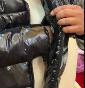 Chaqueta de Invierno Brillante con Burbujas, Fabricada en Fábrica, Nueva Condición, Diseño Delgado, Transpirable, de Nailon y Poliéster, Cálida, con Capucha, Unisex - Product Image 6