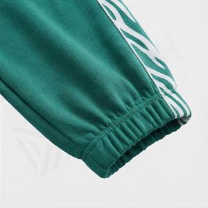 ชุดวอร์มออกกำลังกาย เสื้อครอป ฮู้ดดี้ กางเกงจ็อกเกอร์  รับผลิตตามแบบ  โลโก้สั่งทำ  ขายส่ง  ระบายอากาศได้ดี  แฟชั่น  สำหรับออกกำลังกาย ฟิตเนส เล่นกีฬา - Product Image 6