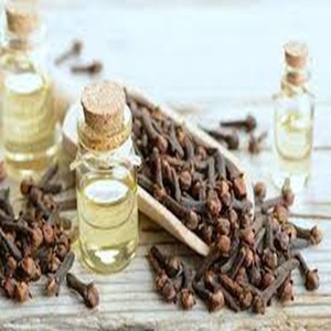 Aceite Volátil de Semillas de Clavo de Alta Calidad Disponible para Exportación a Precio de Mayoreo - Product Image 2