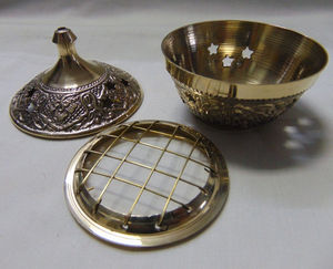 Venta caliente nuevo diseñador en relieve pulido latón carbón quemador Loban quemador Bakhoor quemador incienso aromático Rosa bueno - Product Image 4