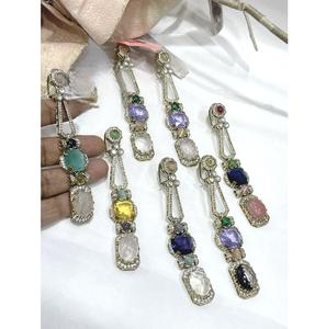 Pendientes de Zirconia Plateados en Plata de Primera Calidad, Modernos y Elegantes, con un Toque Natural para Bodas - Product Image 1