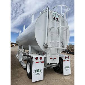 2024 1954 MFG 12000 GAL Buques Cisterna de Carga de Agua y Utilidad - Product Image 1