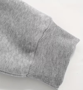 Sweat-shirt uni à col ras du cou pour hommes-Tissu tricoté à manches longues en polyester mélangé de style mature, coupe régulière légèrement extensible et confortable - Product Image 4