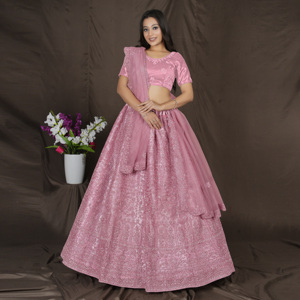 Lehenga Choli de Lujo con Bordado a Mano Intrincado, Elegante Conjunto de Vestimenta Nupcial y Festiva para Celebraciones - Product Image 2