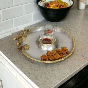 Par la main Elephant Lift Shape Design Plateau de service en métal Pièce unique avec plaqué argent extra premium pour servir des aliments - Product Image 2